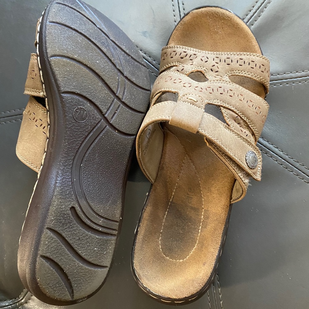 Super comfy slip on sandals - Picture 2 of 2